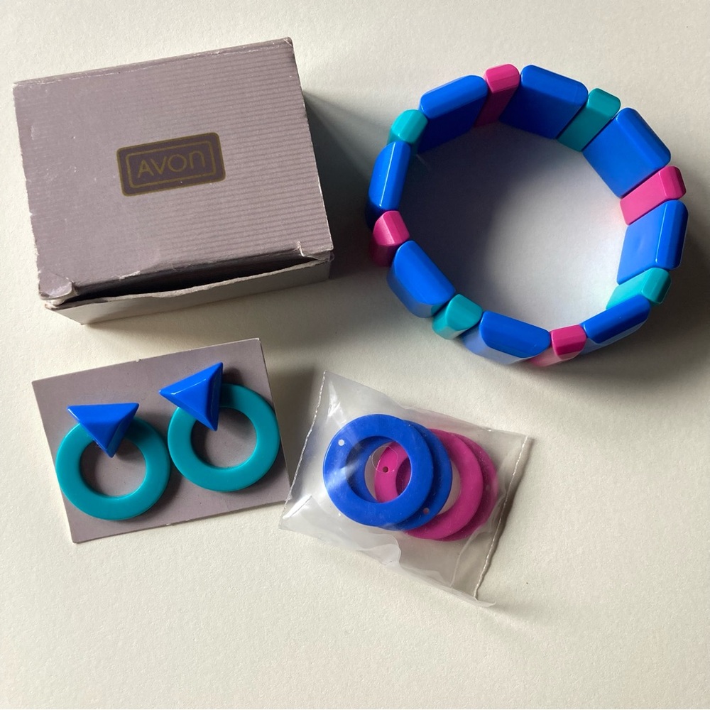 1986 Avon Color Schemes Convertible Pierced Earrings + Stretchy Bracelet!
